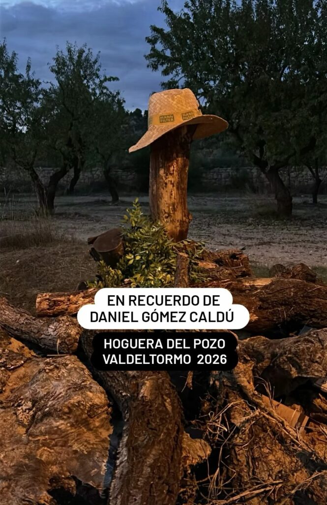En recuerdo de Daniel Gómez. Su sombrero en la hoguera.