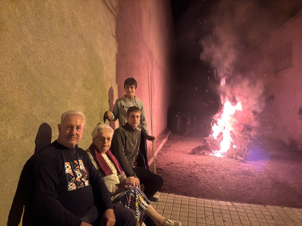 Miguel Ángel Alcober encendió la HOGUERA de la COOPERATIVA.